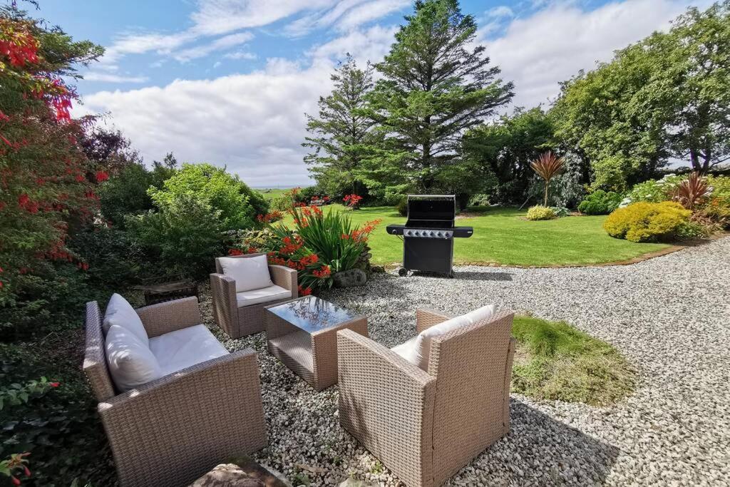 Cosy, Coastal Retreat With A Large Garden Villa Monreith Exteriör bild
